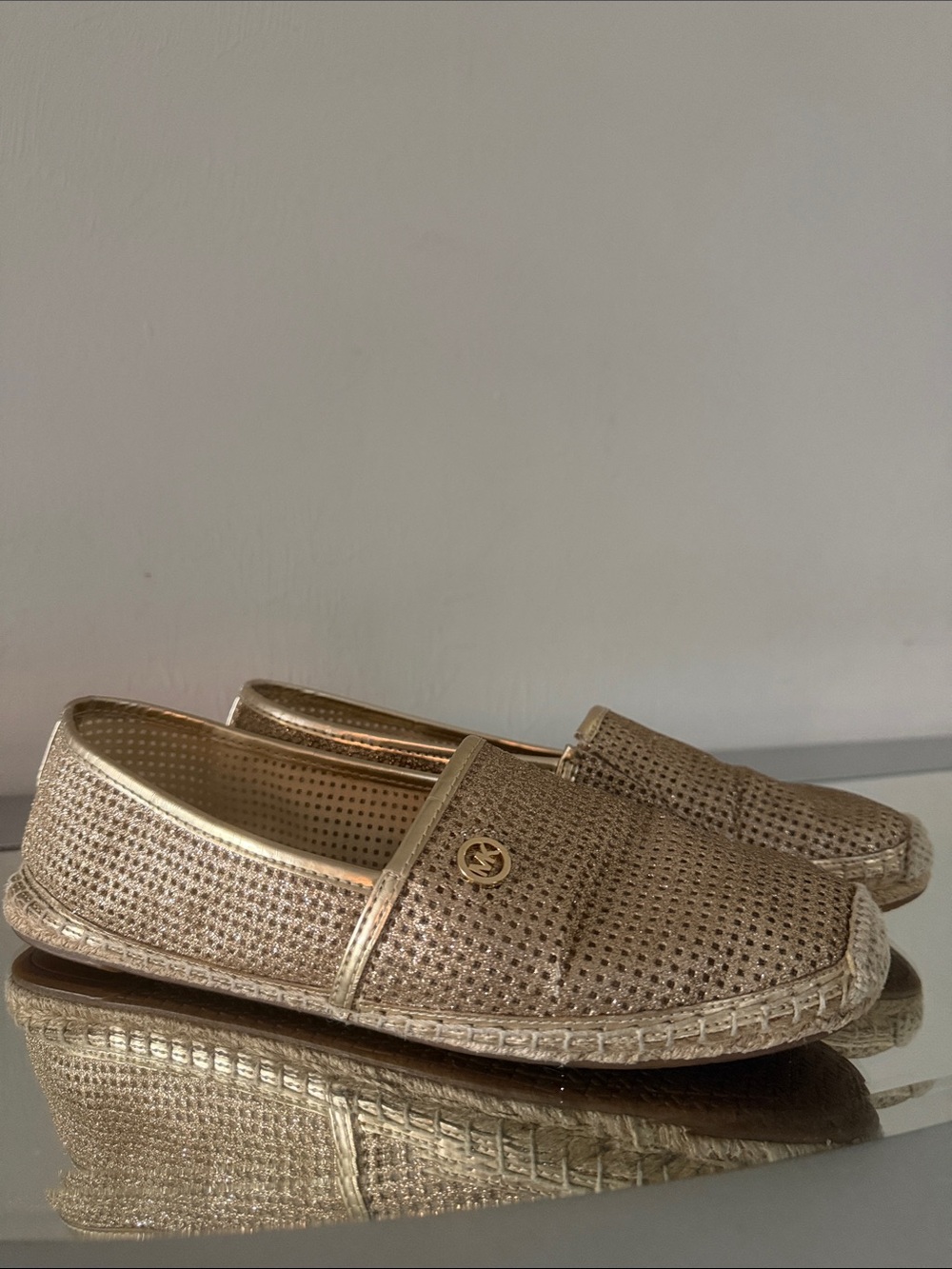 MICHAEL KORS Kendrick Pale Gold Perforated Espadrille Flats Women’s Size 9 - Picture 3 of 15